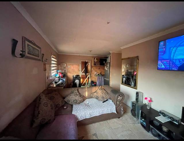 4 BEDROOM HOUSE FOR SALE IN LENASIA SOUTH